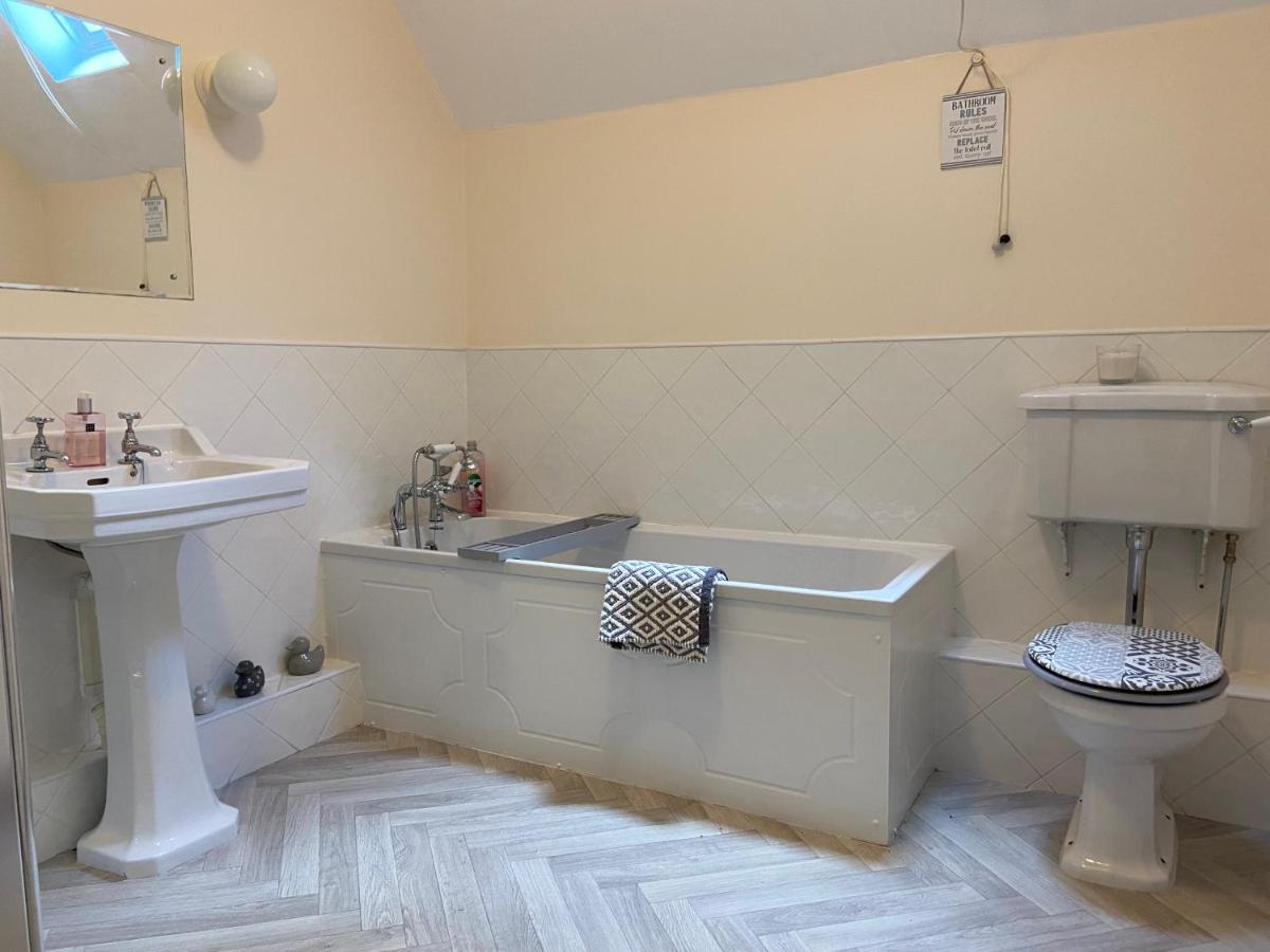 Fabulous 2 Bedroom House Just Outside Edinburgh Auchendinny 외부 사진